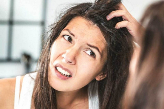 The symptoms of dandruff and ways to overcome it