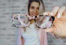 How to Choose the Right Frame for Your Eyeglasses