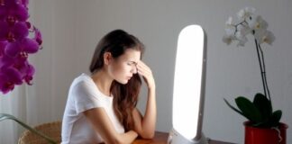 How Light Therapy Can Help You with Your Mood Swing