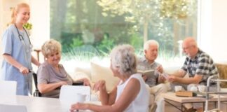 Choosing the Right Senior Living Facility - 4 Things to Keep in Mind