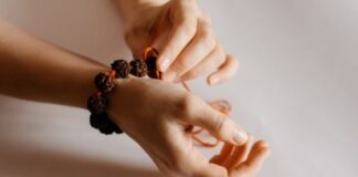 Here are 6 Reasons you Need to Buy the Rudraksha Bracelet