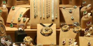 Should You Wear Gold or Silver Jewellery