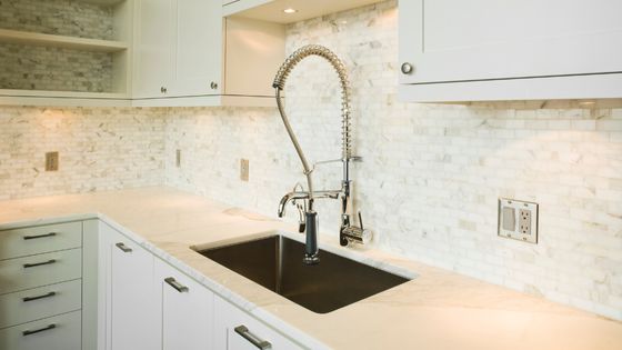 Design Considerations: Choosing Between Fireclay and Cast Iron Sinks for Your Kitchen Remodel