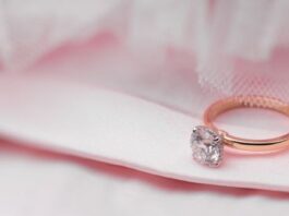 rose gold engagement ring